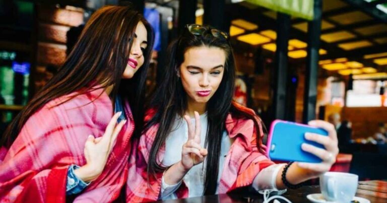 This Is How Internet Chicks Are Different And Why It Matters